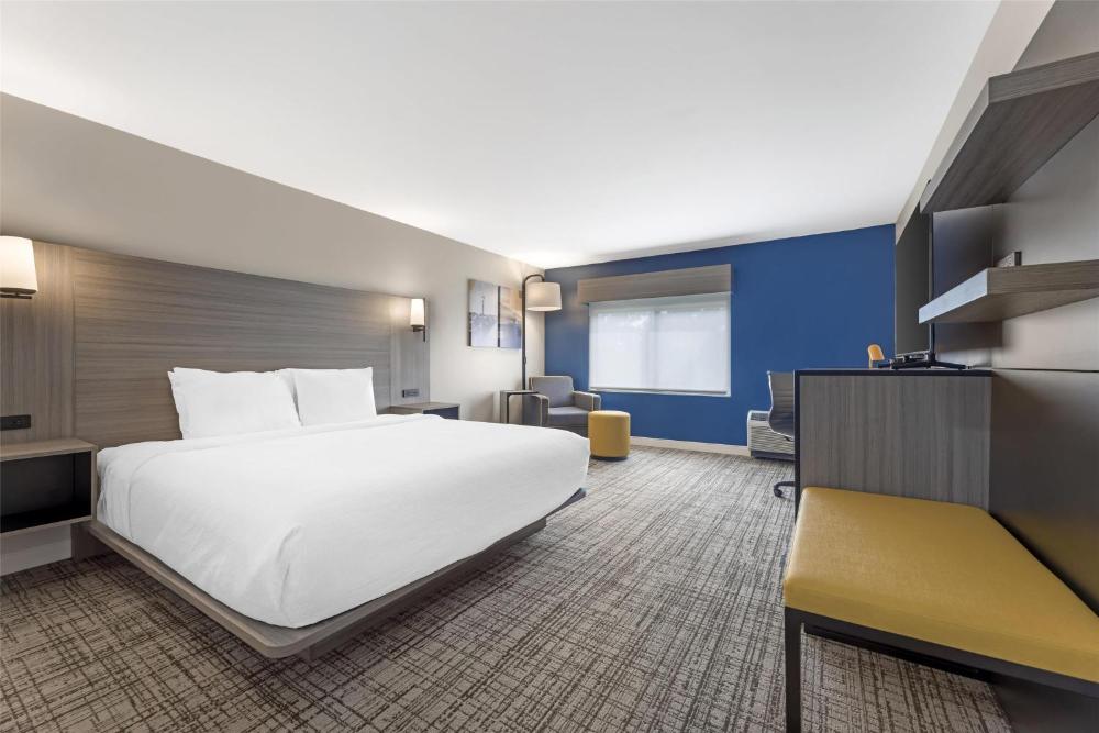 King Room with Bath Tub - Disability Access/Non-Smoking  interior